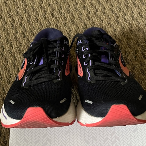 Brooks Adrenaline GTS 22 Size 9.5 - Picture 4 of 7